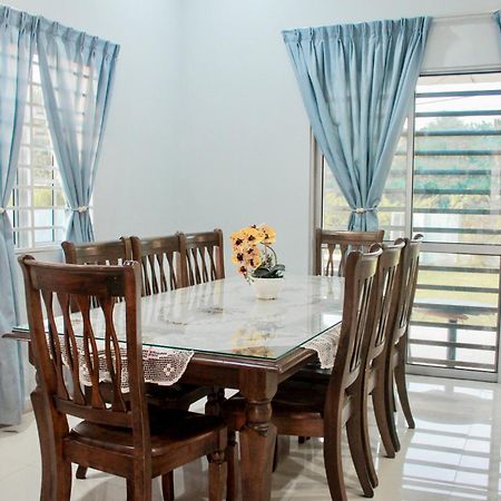 Kundang Villa @ Tasik Biru - 3 Bedrooms Bungalow Раванг Экстерьер фото